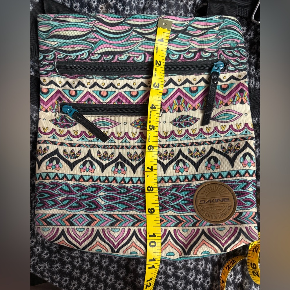 LIKE NEW DAKINE CROSSOVER PURSE!!!!👜